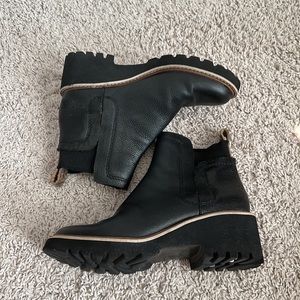 Dolce Vita H2O Huey boots size 6